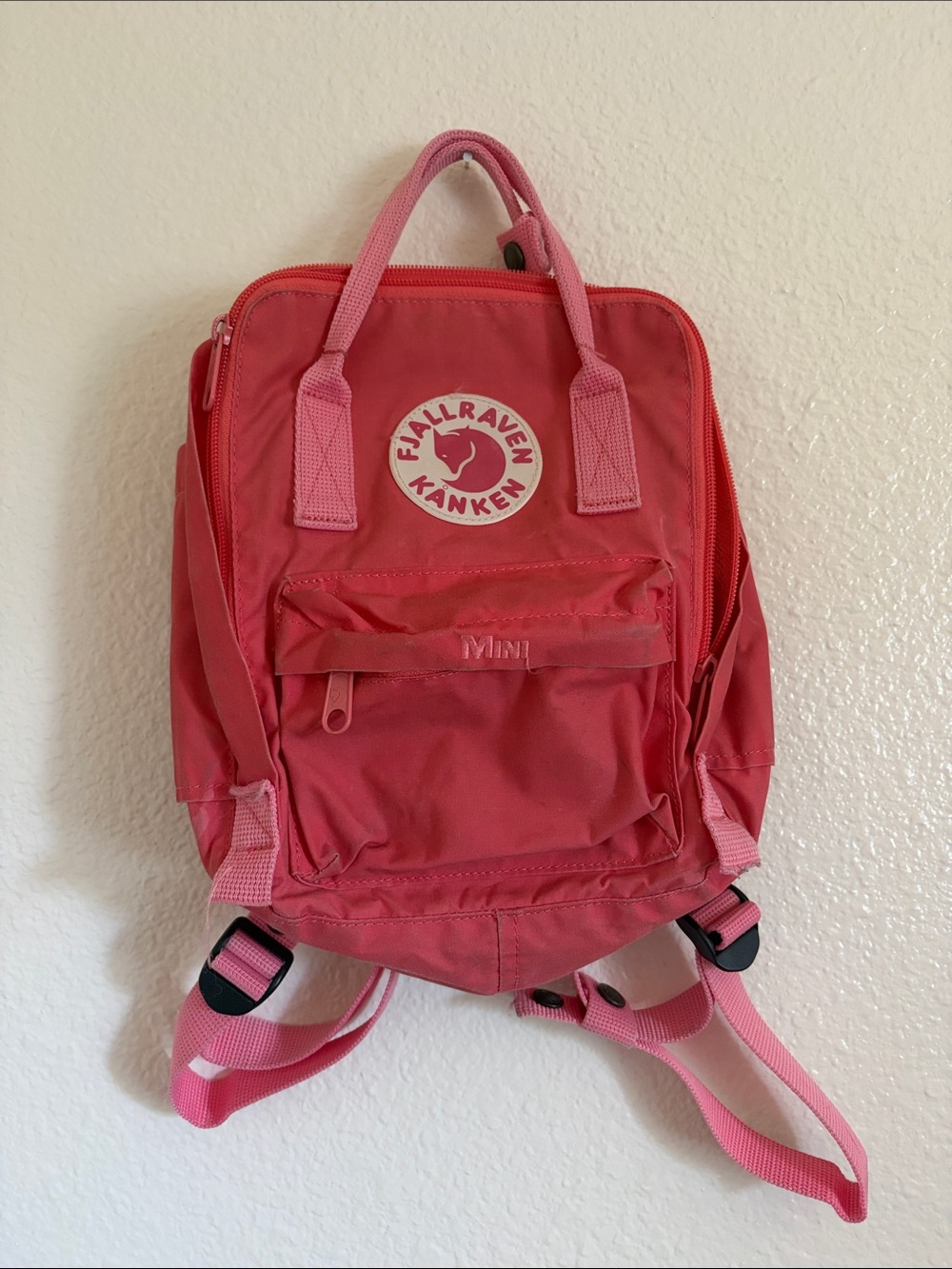 Fjallraven Kånken Mini Backpack in Rose Pink